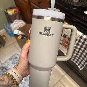 Stanley Cream Tumbler with Handle